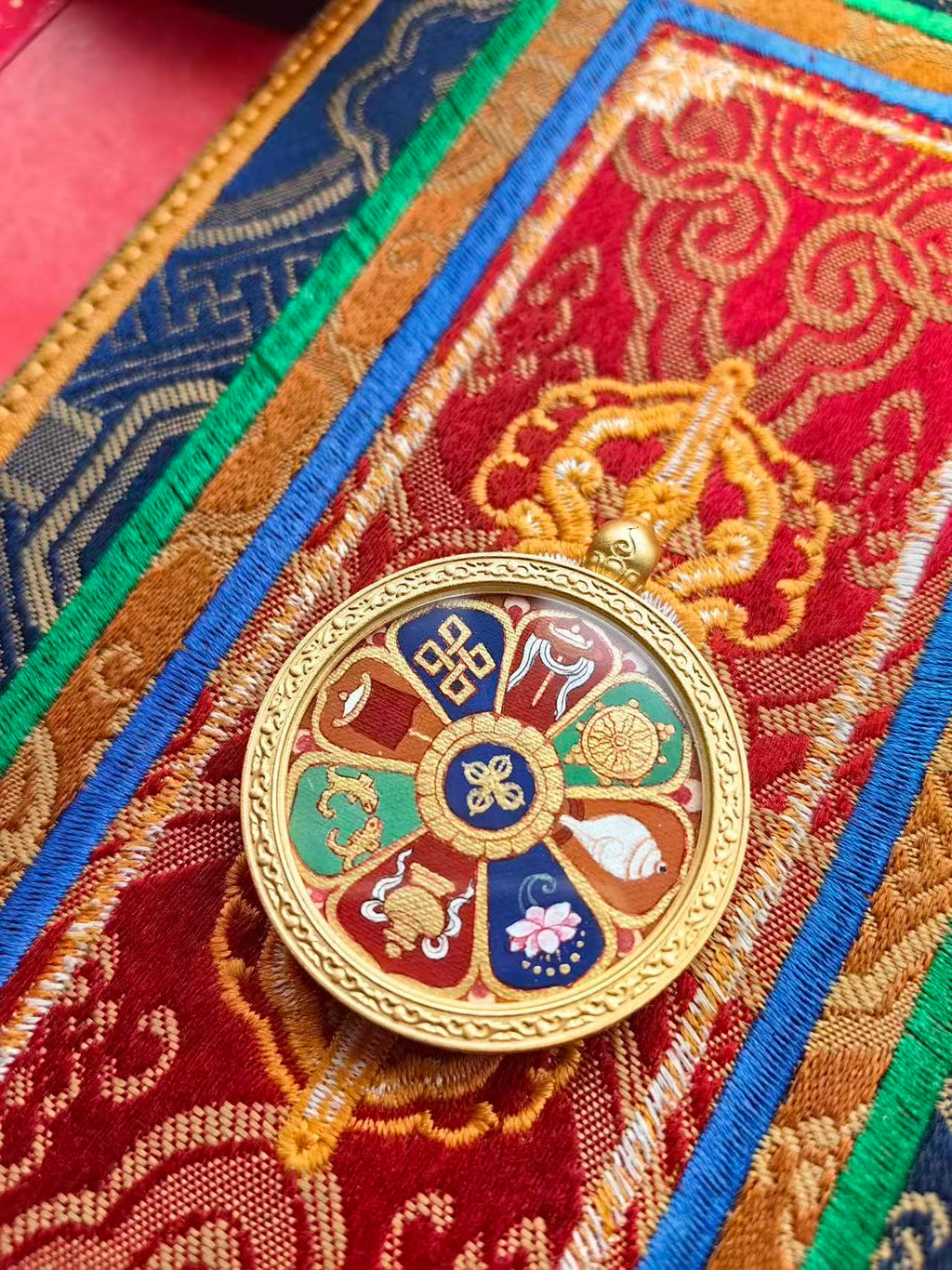The Eight Auspicious Symbols — A Constellation of Wholeness