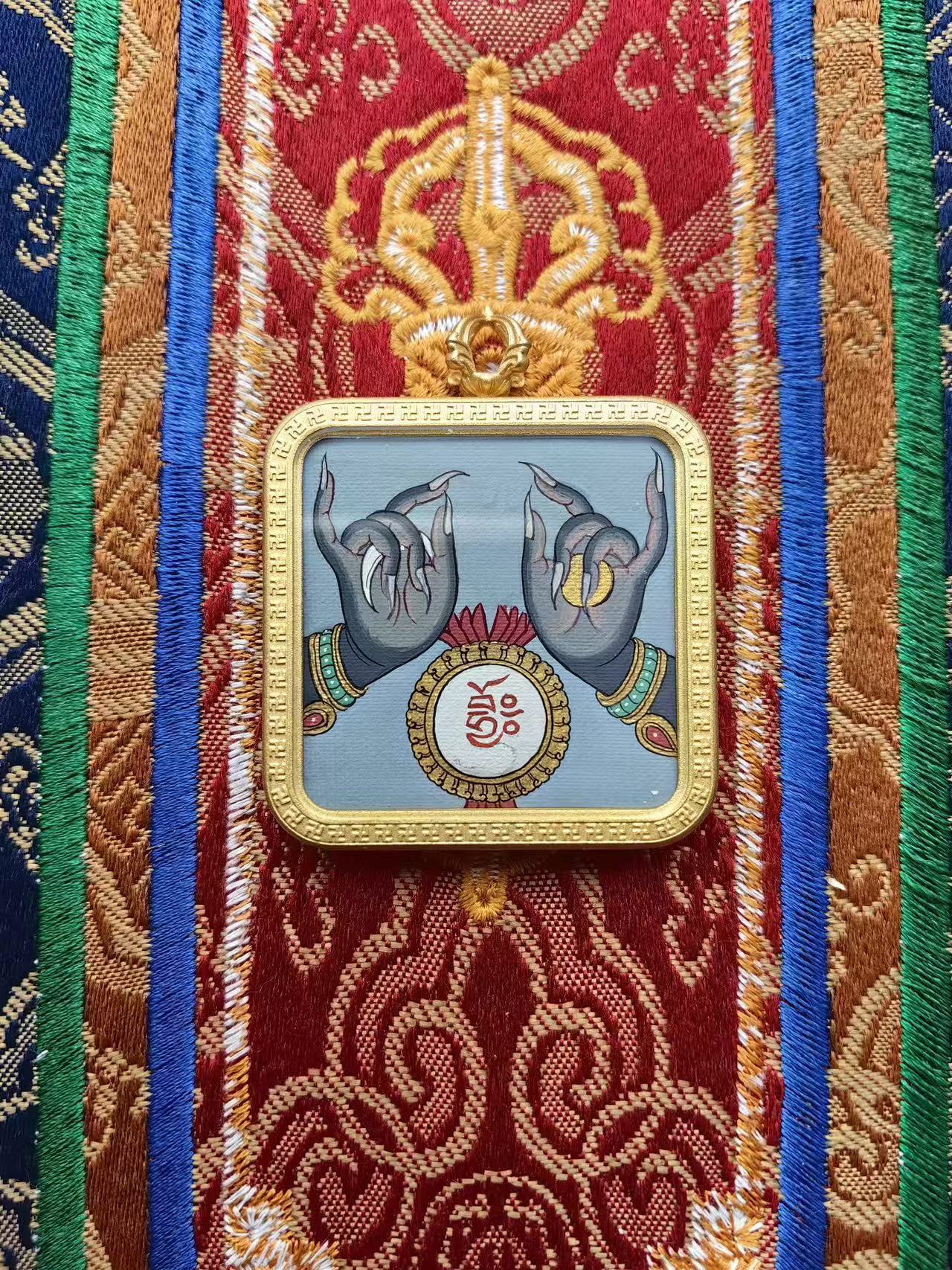 Zashi Lhamo Mudra — The Hand That Holds the Line