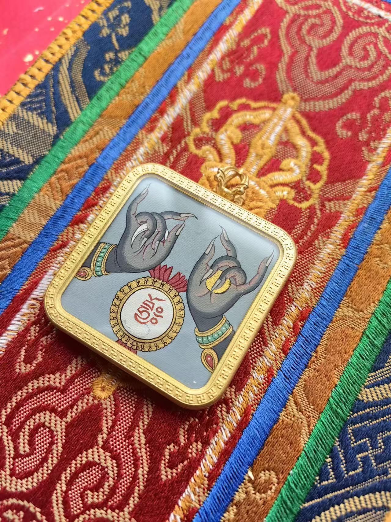Zashi Lhamo Mudra — The Hand That Holds the Line