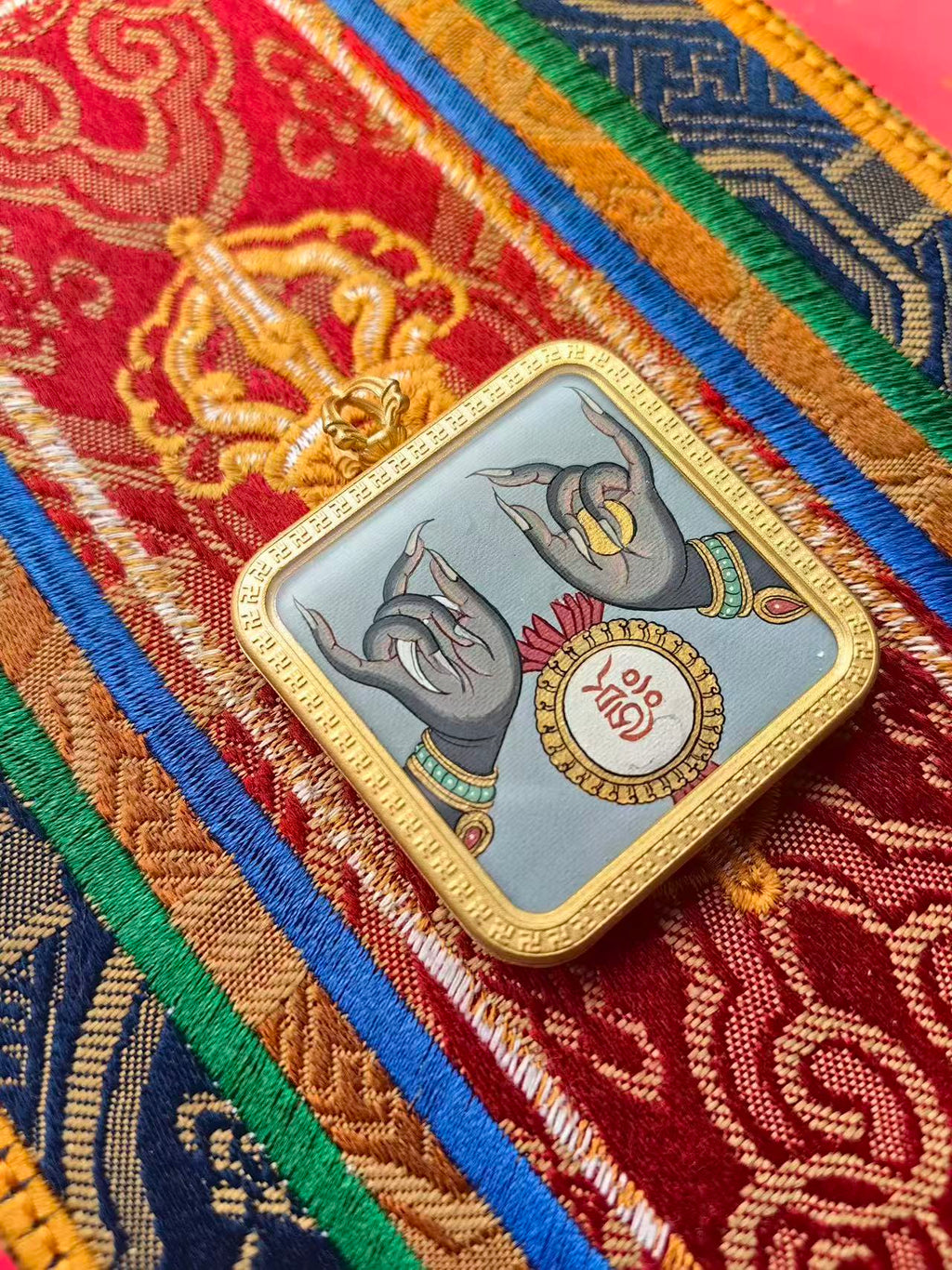 Zashi Lhamo Mudra — The Hand That Holds the Line