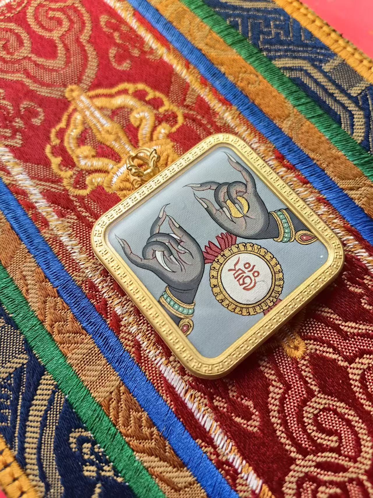 Zashi Lhamo Mudra — The Hand That Holds the Line